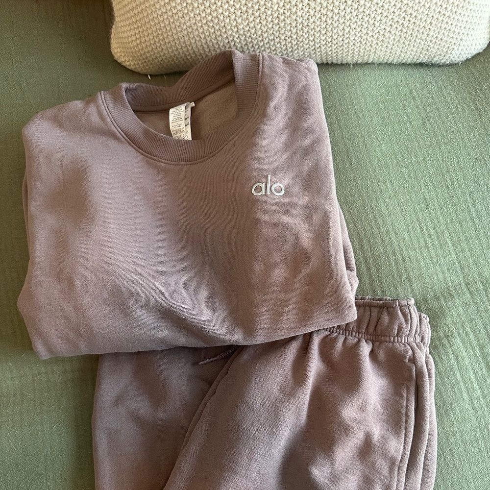 Alo Accolade Crew Neck and Matching Straight Leg sweatpants color  mushroom